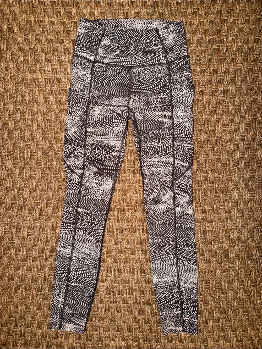 lululemon Printed Active Leggings Gray/White Size 4